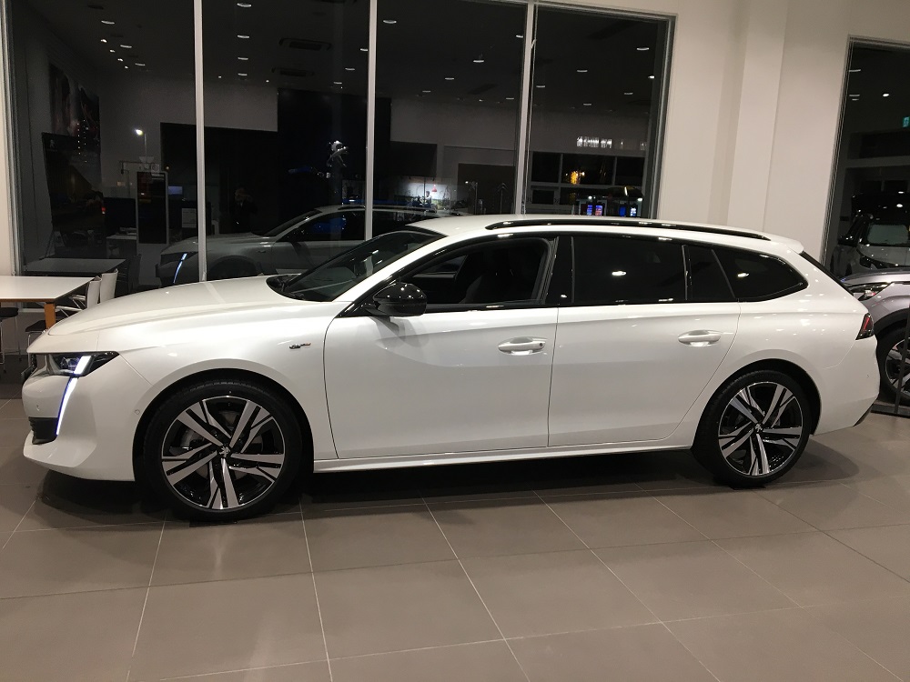  Peugeot 508 Premium Leather Edition 展示しております